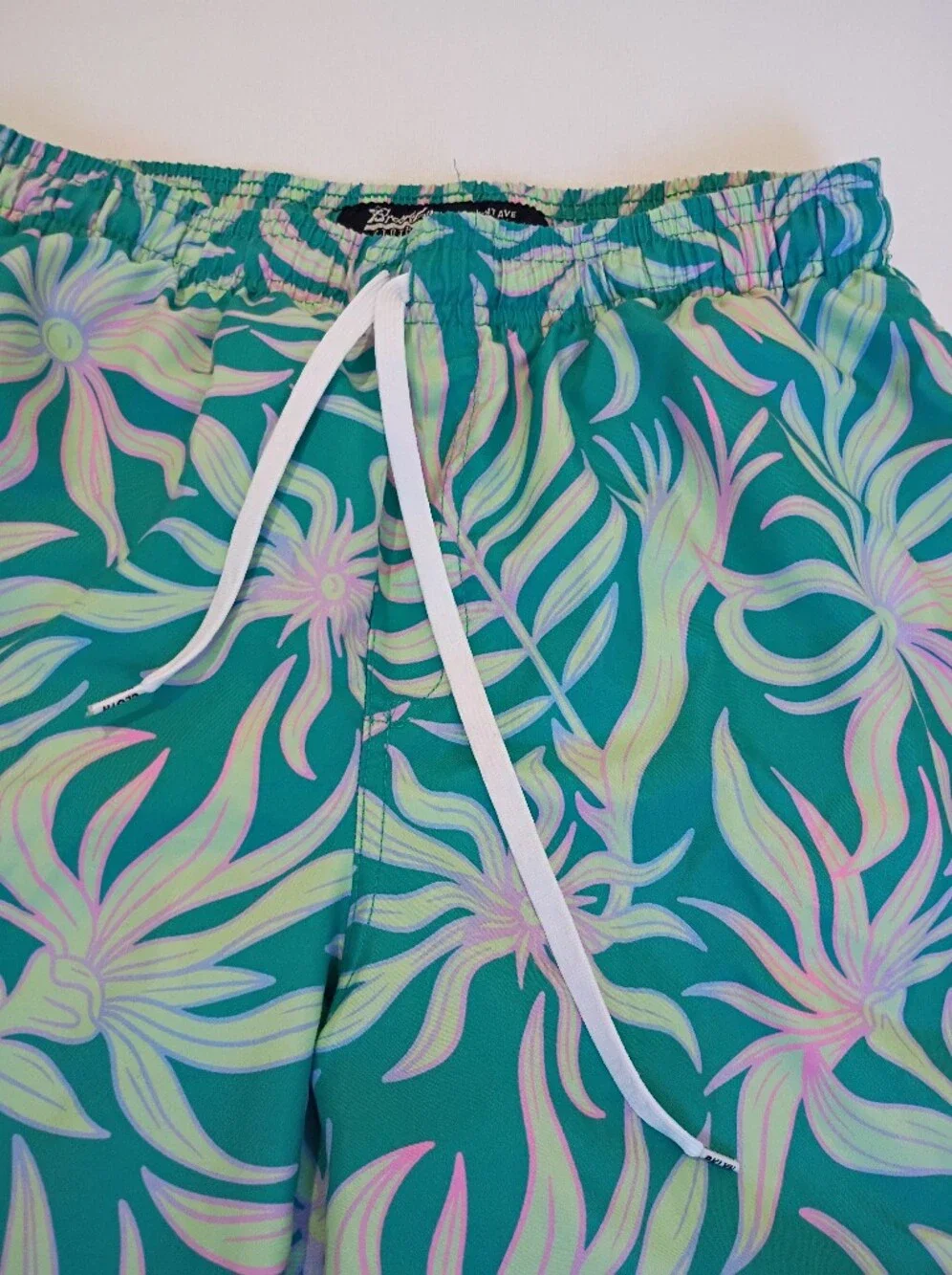 Brooklyn Cloth Kent Avenue volley swim trunks in Sz medium Leafy Tropical Print